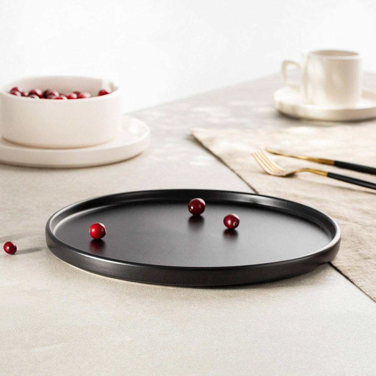 ESSTELLER Famelio schwarz 28 cm 4er-Set - Schwarz, Keramik (28cm) - Homla