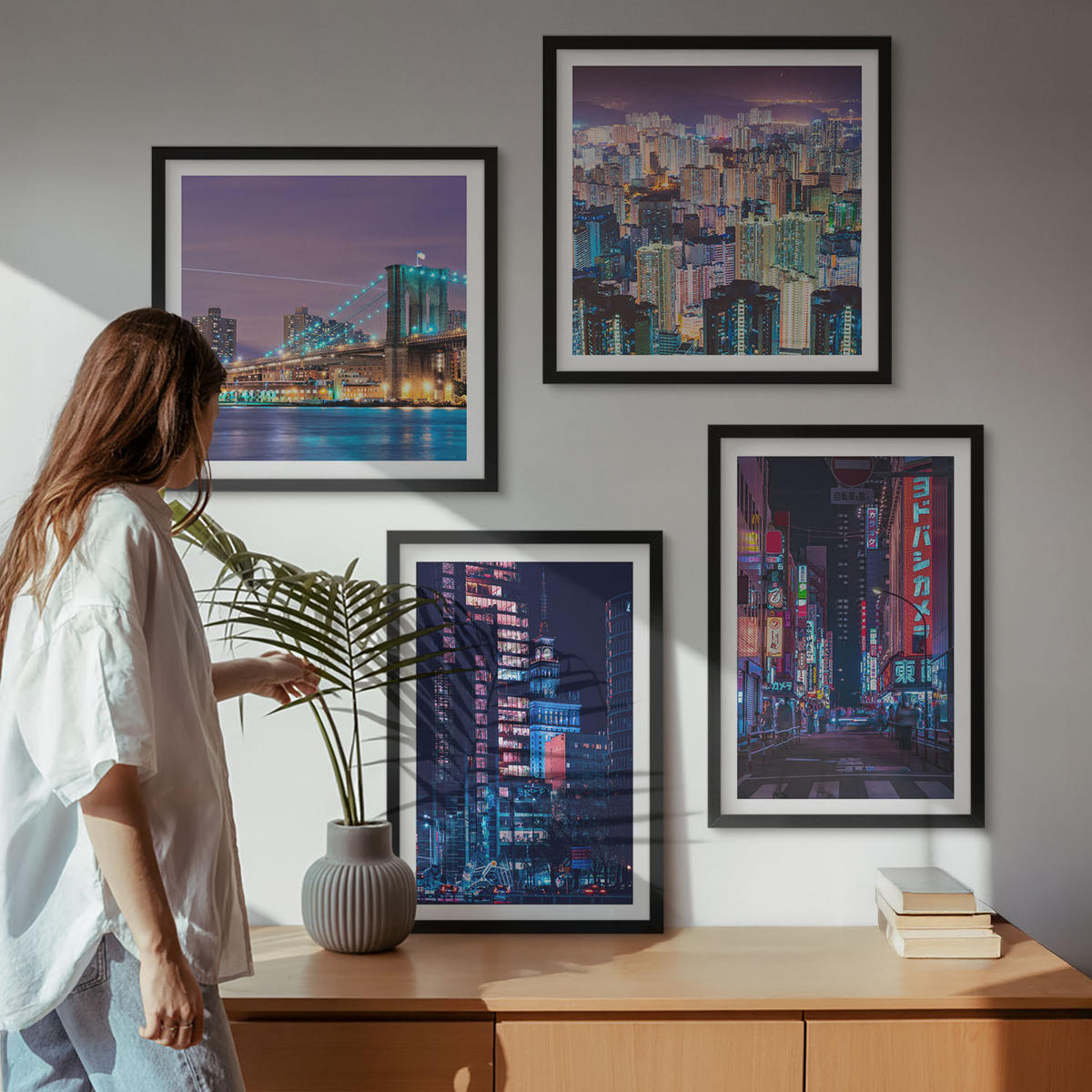 BILDER SET 4er Set - 50x50 cm & 40x60 cm Schwarzer Rahmen - Nachtstädte mit Neonlichtern - Schwarz, Kunststoff (50/50cm) - TULUP