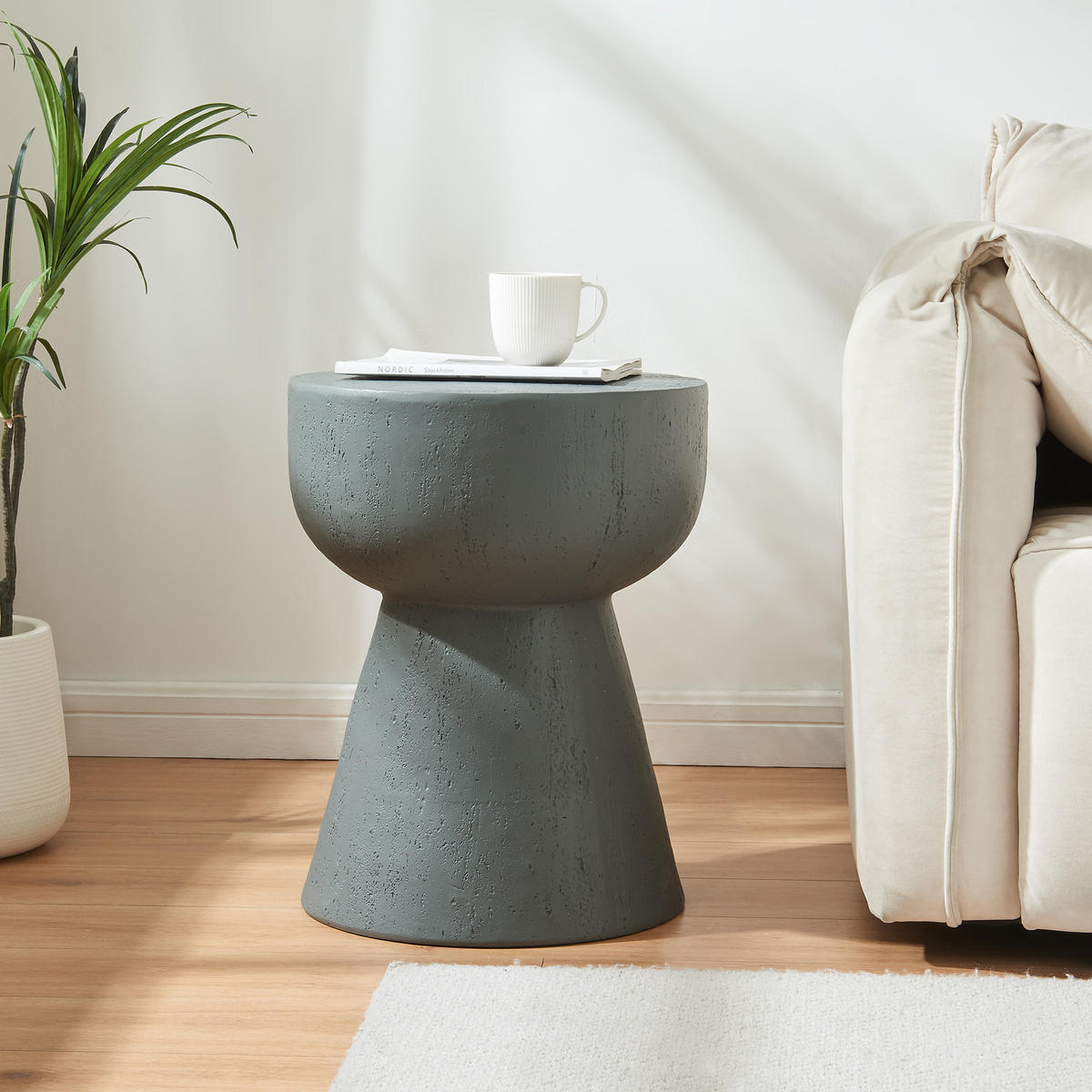 PŘÍSTAVNÍ STOLEK Oulvepijanse - tmavě šedá, kámen (40/40/51cm) - [en.casa]