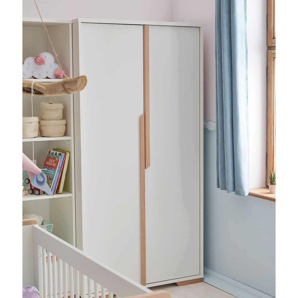 OTROŠKA OMARA bela in lesena - bela, leseni material (98.5/195/56cm) - Petits-meubles