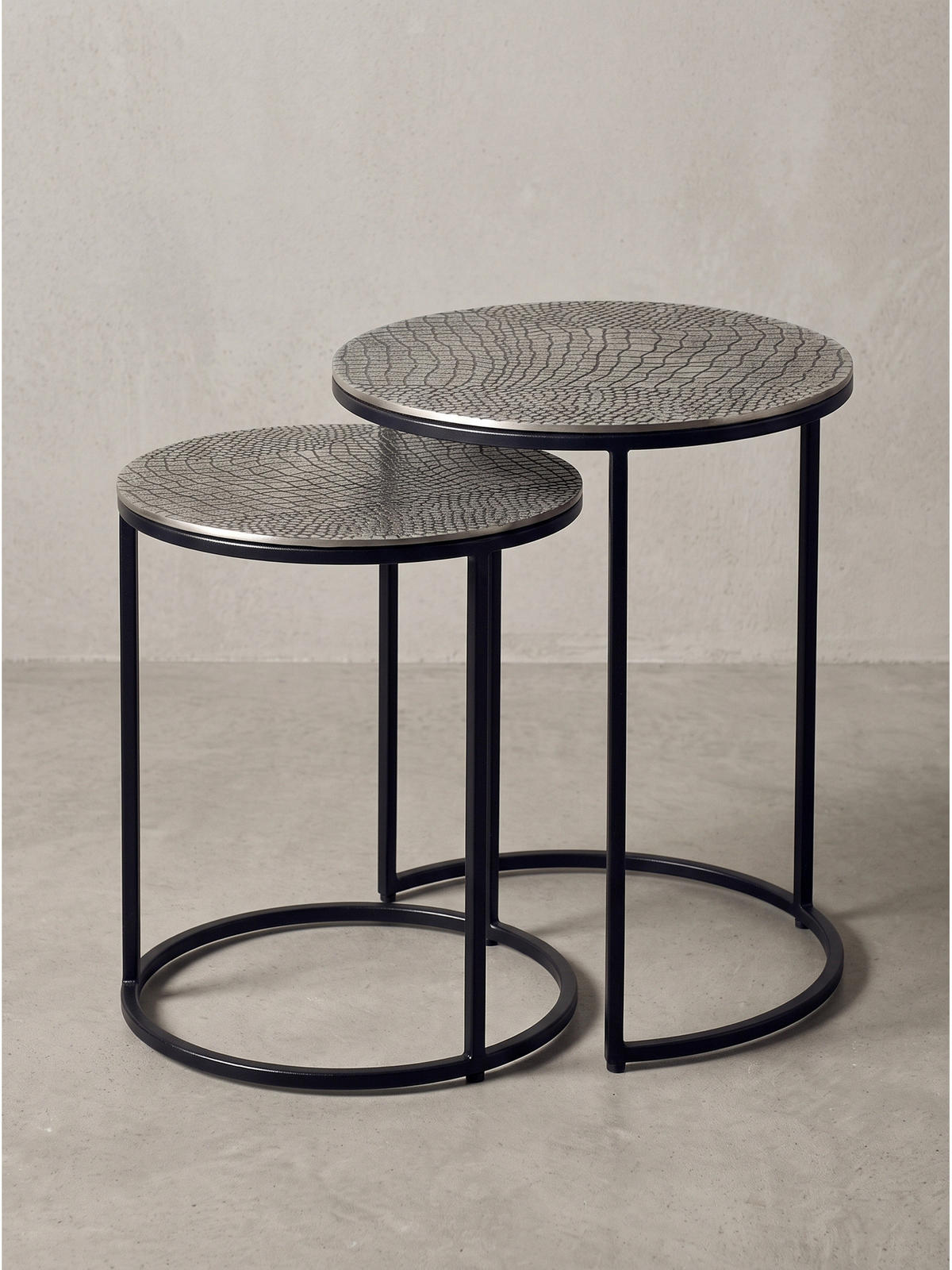 BEISTELLTISCHE 2er-Set VIENNE, Aluminium, handgefertigt, Silber, Ø 40 x 48 cm - Silberfarben/Schwarz, Metall (40/40/48cm) - KADIMA DESIGN