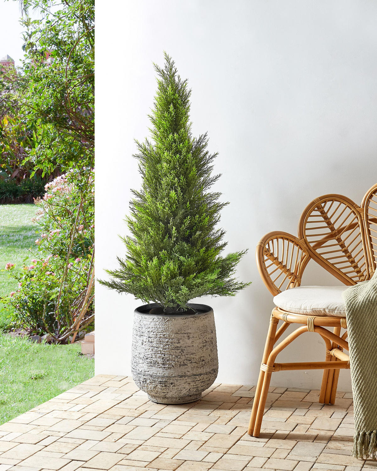 KUNSTPFLANZE im Blumentopf 120 cm Grün/Dunkler Holzfarbton Cedar Tree - Dunkelbraun/Grün, Kunststoff (120cm) - Beliani