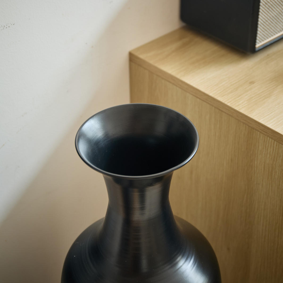 BODENVASE mit Rillenmuster, Metallvase 3tlg., Schwarz - Schwarz, Metall (83cm) - LVHOM