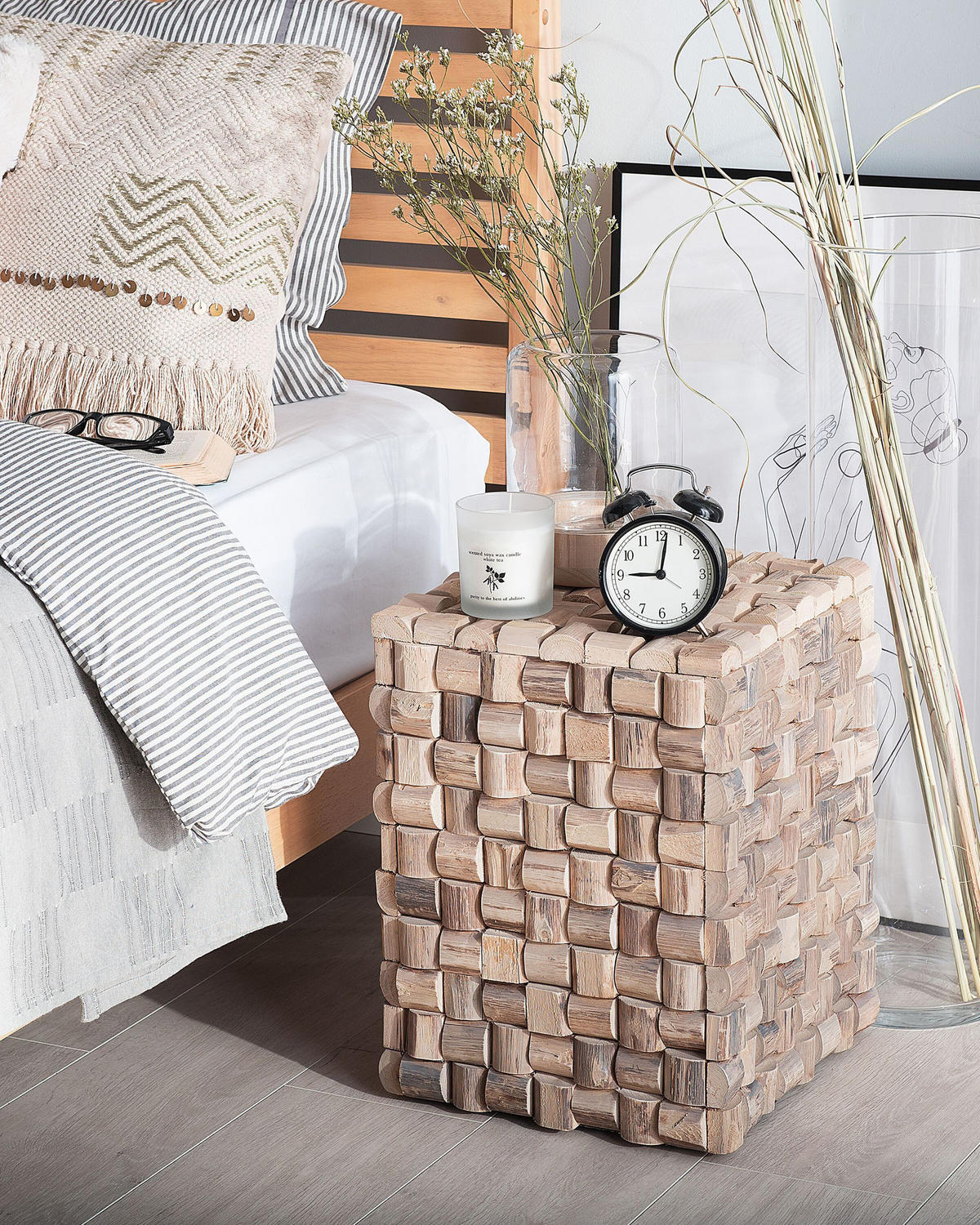 NACHTTISCH Teakholz hellbraun quadratisch 32/32 cm Cajeme - Hellbraun, Holz (32/43/32cm) - Beliani