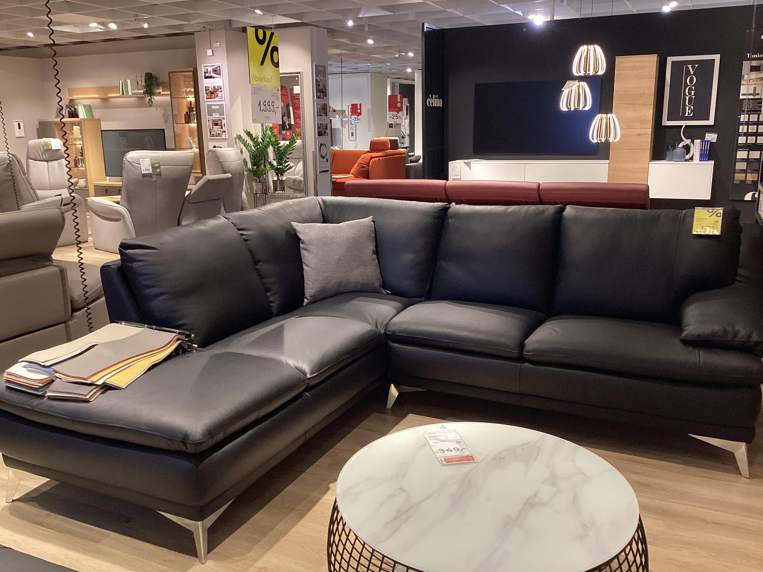 ECKSOFA CARLO - Novel