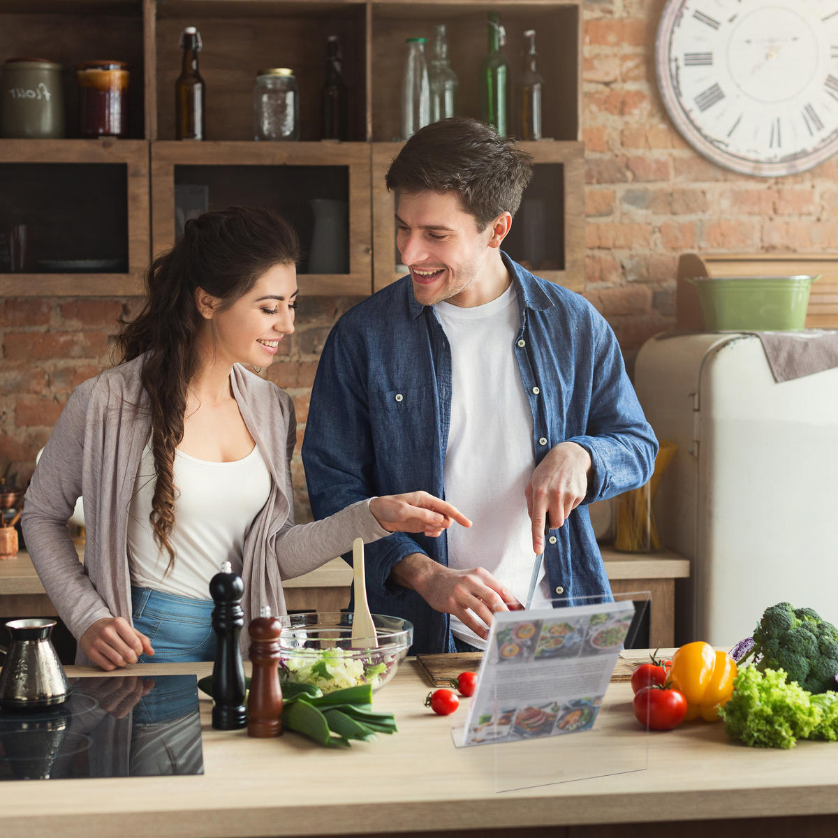 STOJAN na knihy A4 - priehľadné, plast (21/24/19cm) - Relaxdays