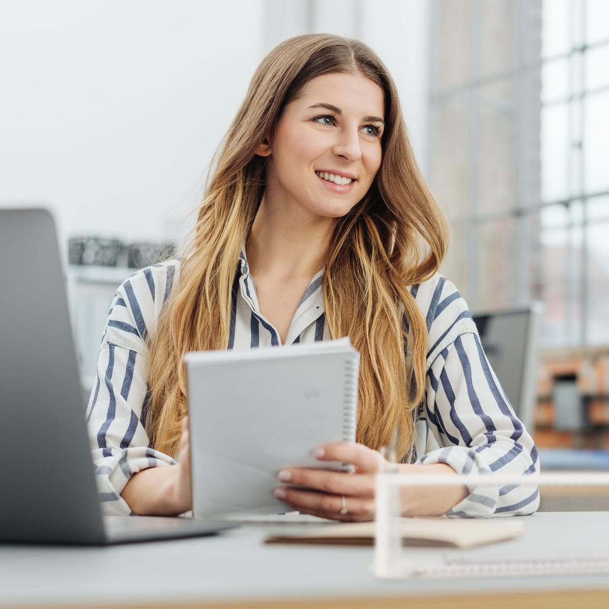 UKLADANIE dokumentov - biela, kov (25/8.5/34cm) - Relaxdays