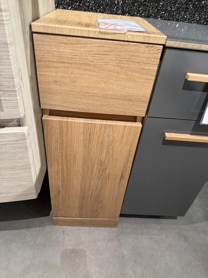 OLDALSZEKRÉNY ELISE-BUDAÖRS OUTLET - Xora