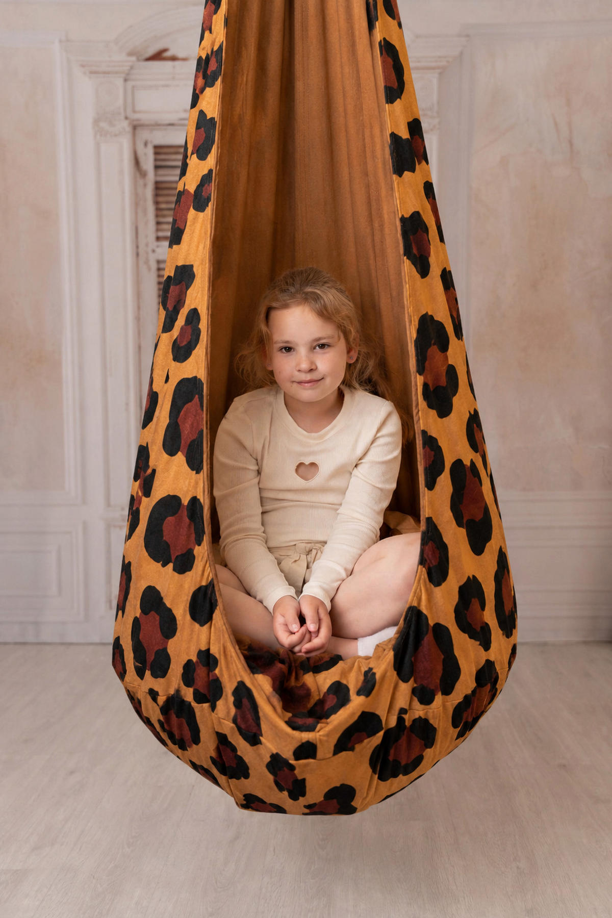 KINDER-HÄNGESESSEL XXL Leopard – weiche Cocoon-Schaukel zum Spielen und Entspannen - Schwarz, Textil (85/180/85cm) - Bees & Blooms