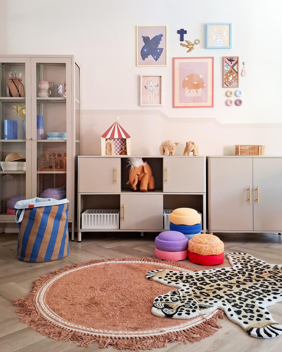 SIDEBOARD se 3 dveřmi Kov Béžový Ombura - béžová, kov (120/80/40cm) - Beliani