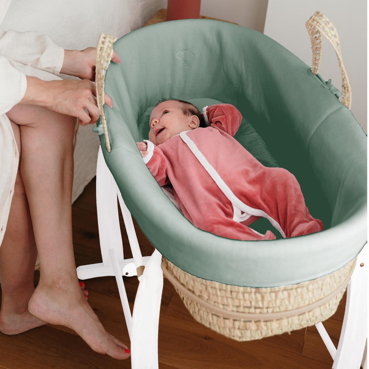 BABYTRAGEKORB mit weißem Gestell grün - Waldgrün, Naturmaterialien (29/78cm) - Premiers Moments