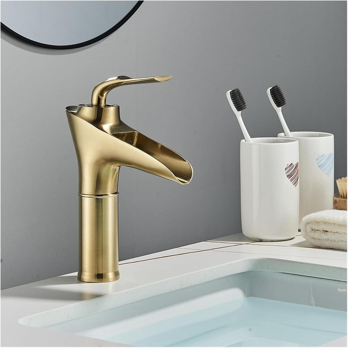 ARMATUR, elegantes Golddesign, inklusive 60 cm langem, flexiblem Schlauch (32 x 14 cm). - Goldfarben, Metall (37/7/22cm) - Vallsero