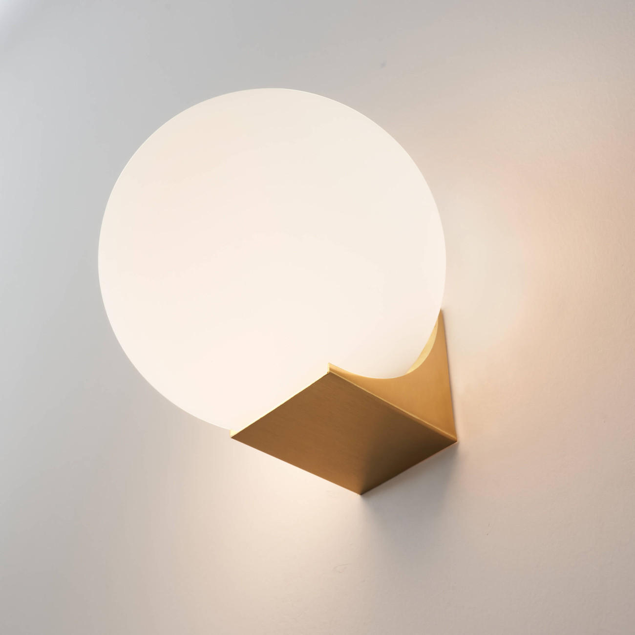 WANDLEUCHTE Kandi, Weiß und Gold, 15.3cm - Goldfarben, Glas (15/15.3/15cm) - KOSILUM