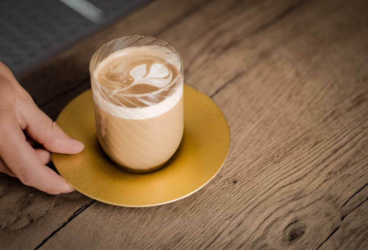 CAPPUCCINOGLAS MIT UNTERTASSE Twist gold 270 ml - Goldfarben, Glas (0.27L) - Eisch