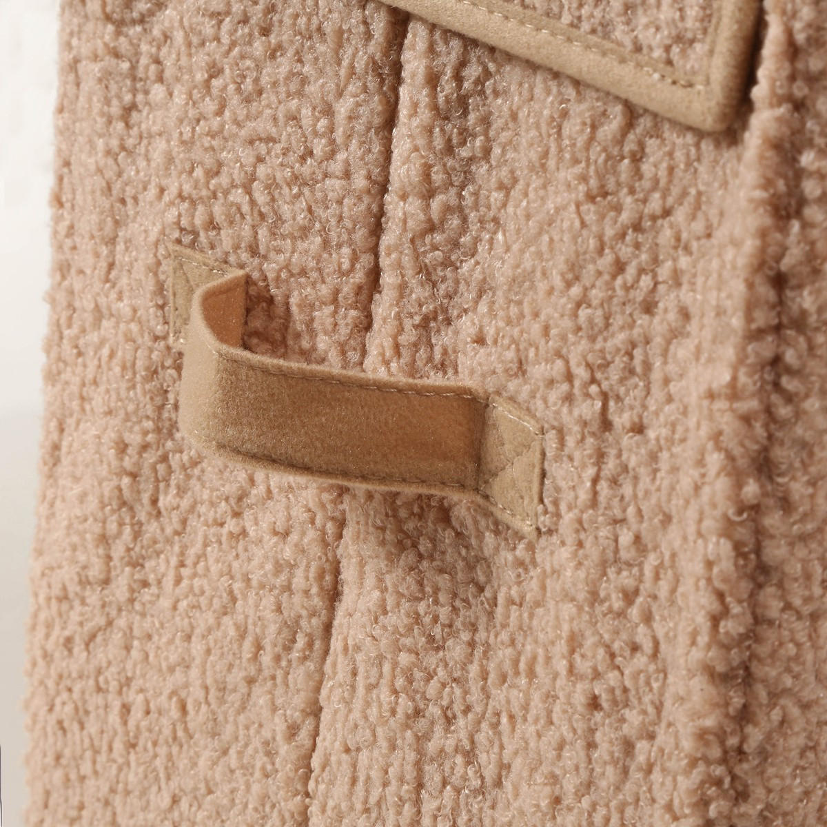 AUFBEWAHRUNGSBOX mit deckel aus bouclé-stoff in beige - 40/28/30 cm - Beige, Textil (30/28/30cm) - Calicosy