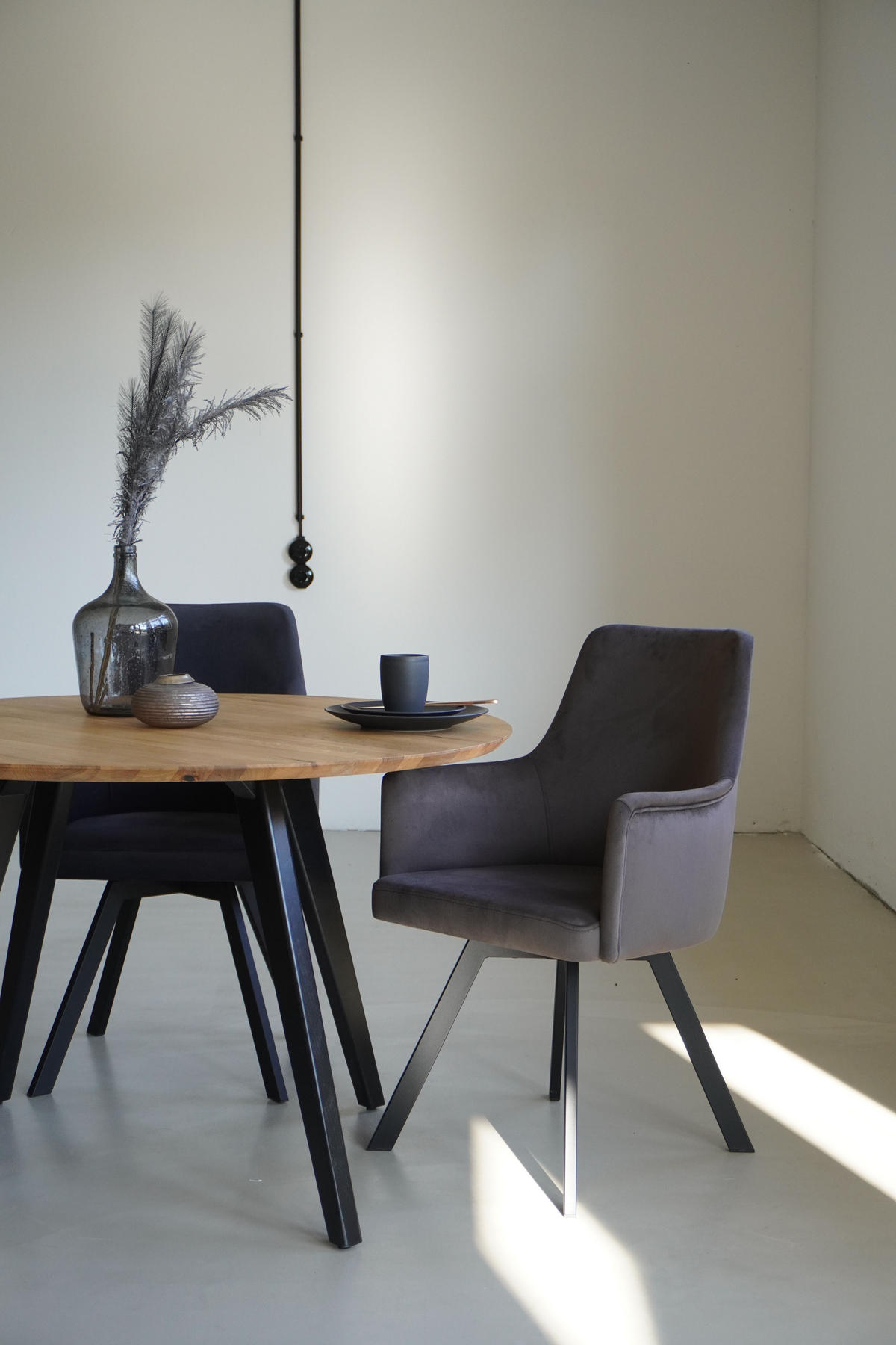 ARMLEHNENSTUHL Sello schlamm mit T-Fuß drehbar - Schlammfarben/Schwarz, Textil/Metall (55/90/58cm) - INKA furniture