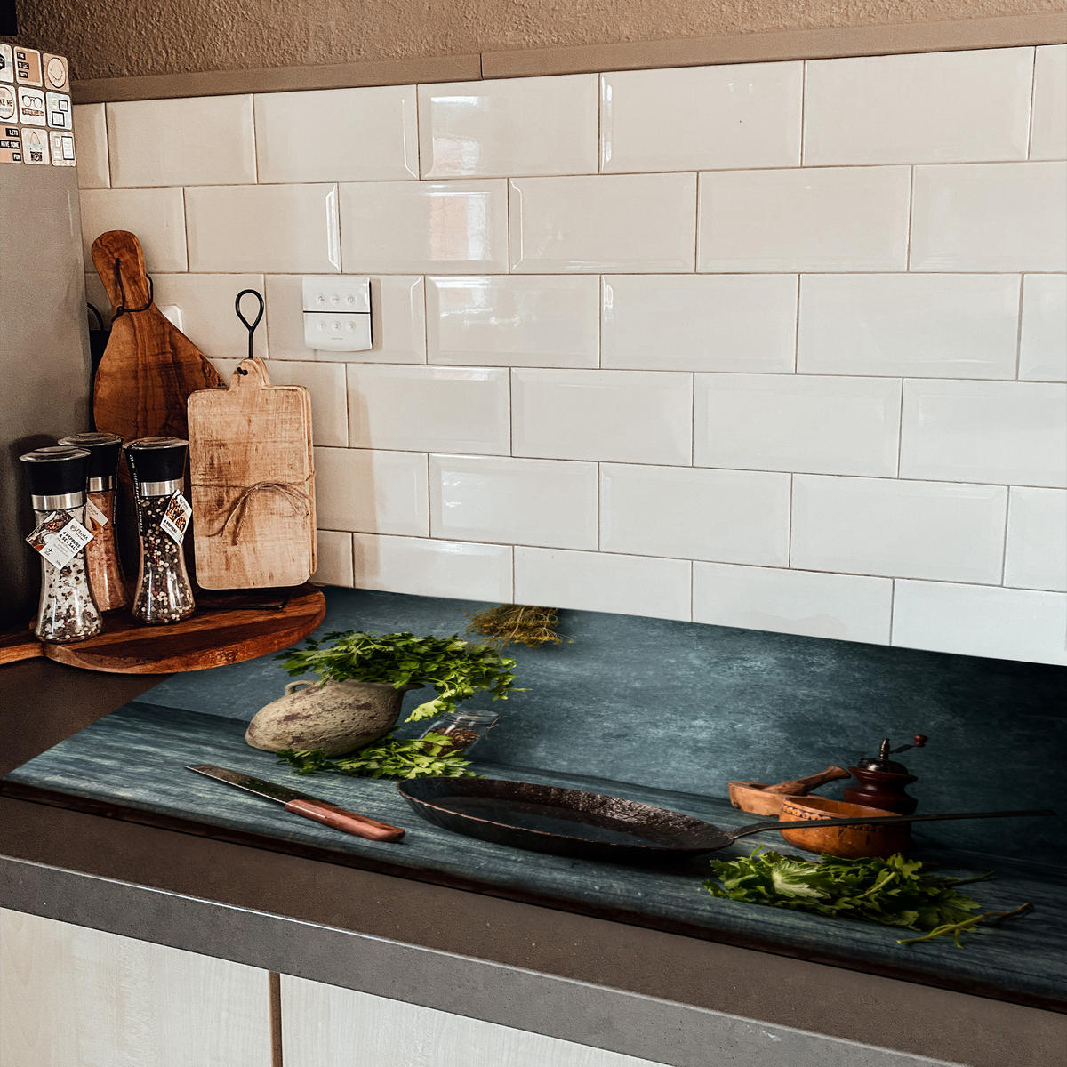 HERDABDECKPLATTE Kräuter - Gewürze - Pfanne - Messer - Grau - Rustikal 91x52 cm - Petrol, Kunststoff (91.2/52/0.2cm) - MuchoWow