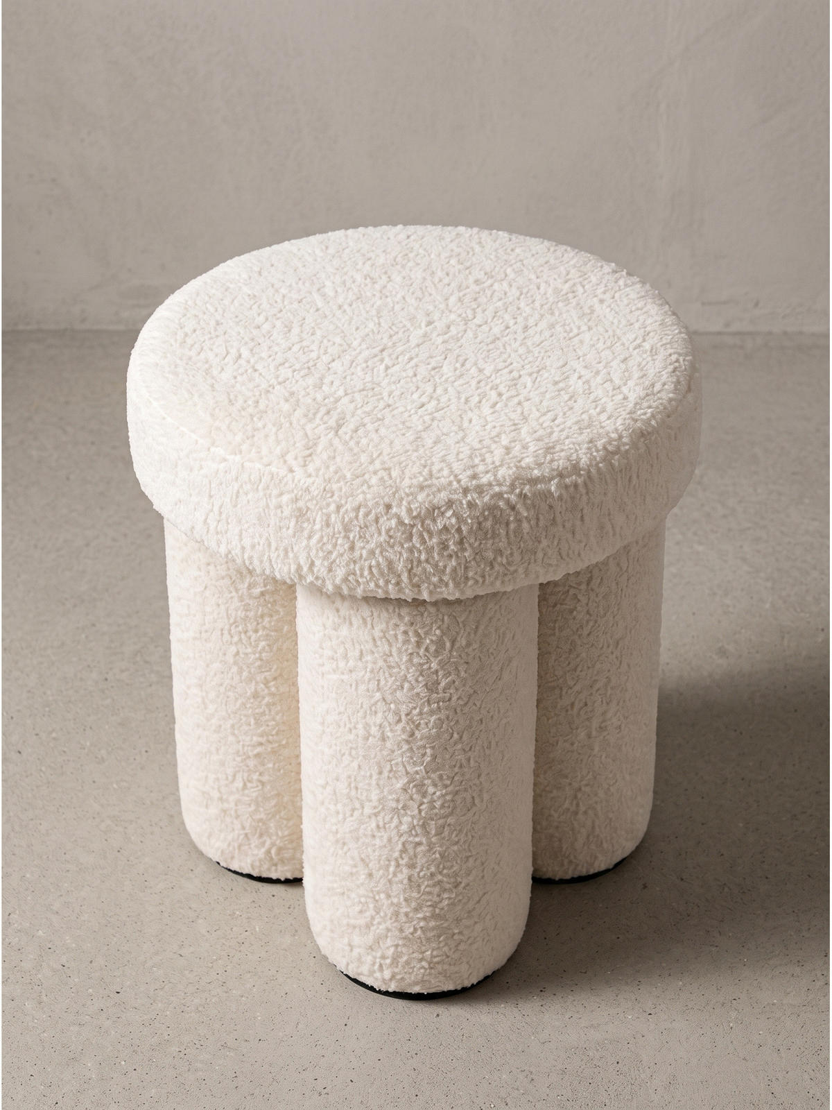 SITZHOCKER AVEN, Teddystoff, mit Textilbezug, Creme, Ø 40 x 45 cm - Beige/Creme, Textil (40/45/40cm) - KADIMA DESIGN