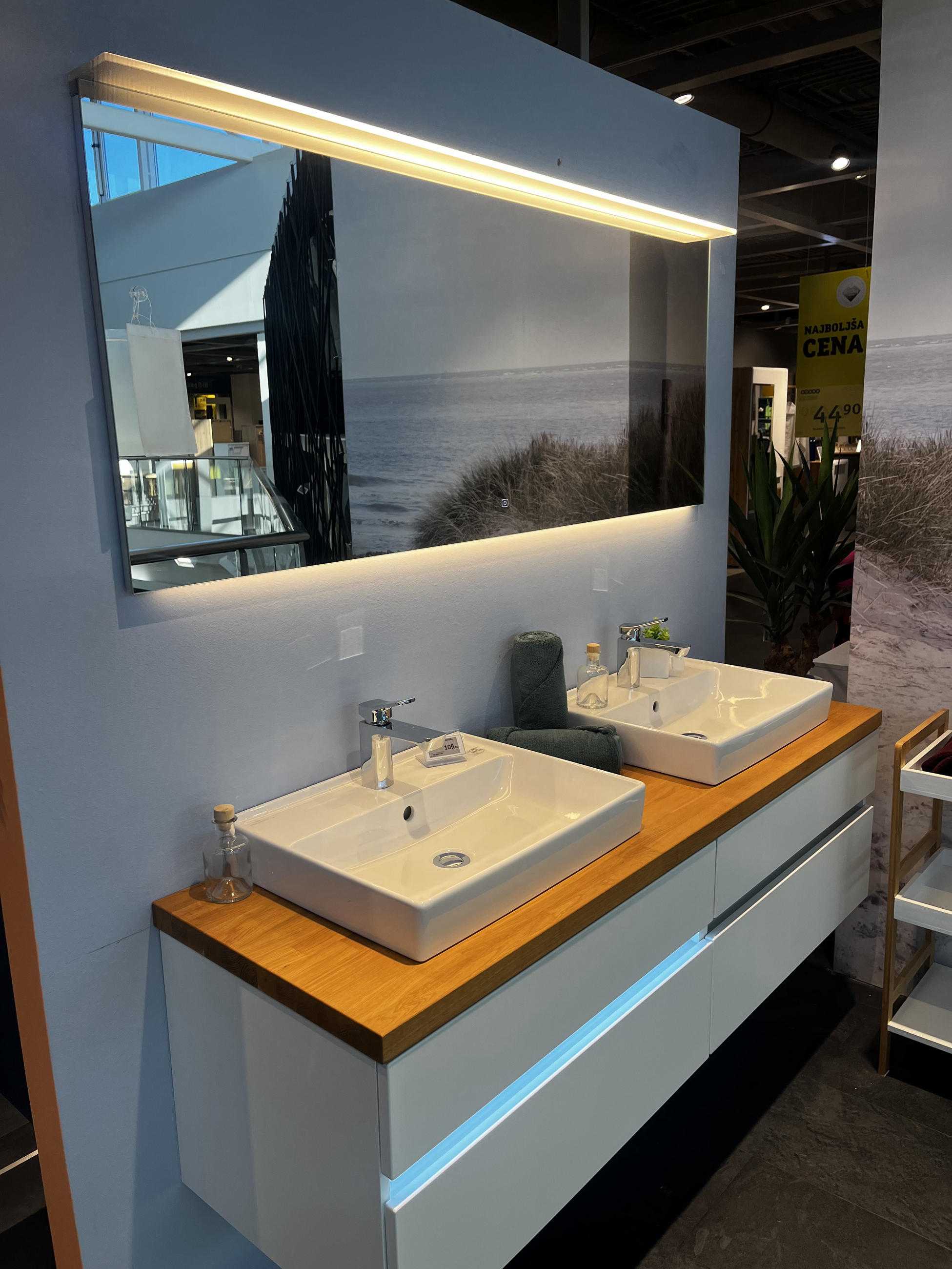 KOPALNICA B.ESSENCE - Novel