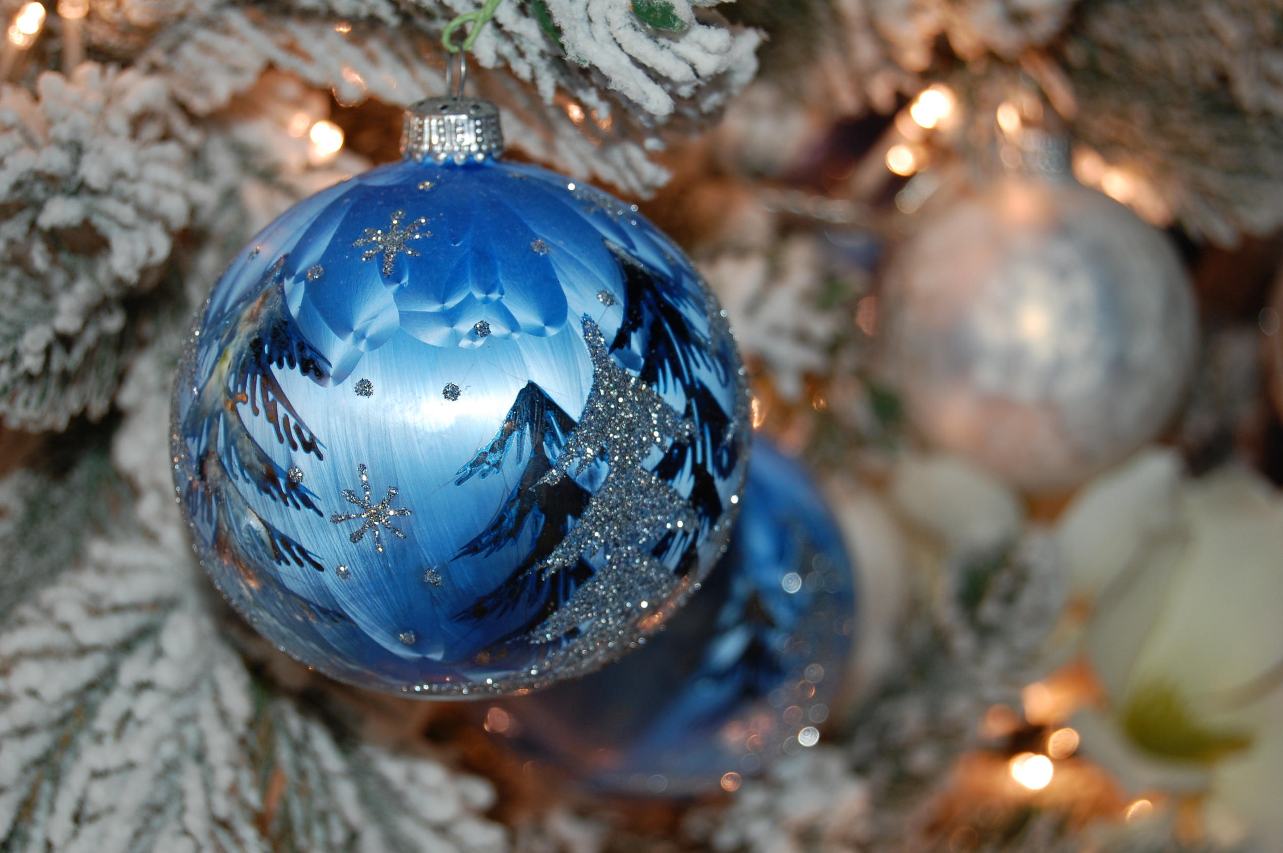 CHRISTBAUMKUGELN Set Eislack Winterdorf Blau 8cm (Glas / 9 Stk.) - Blau, Glas (8/8/8cm) - Krebs Glas Lauscha