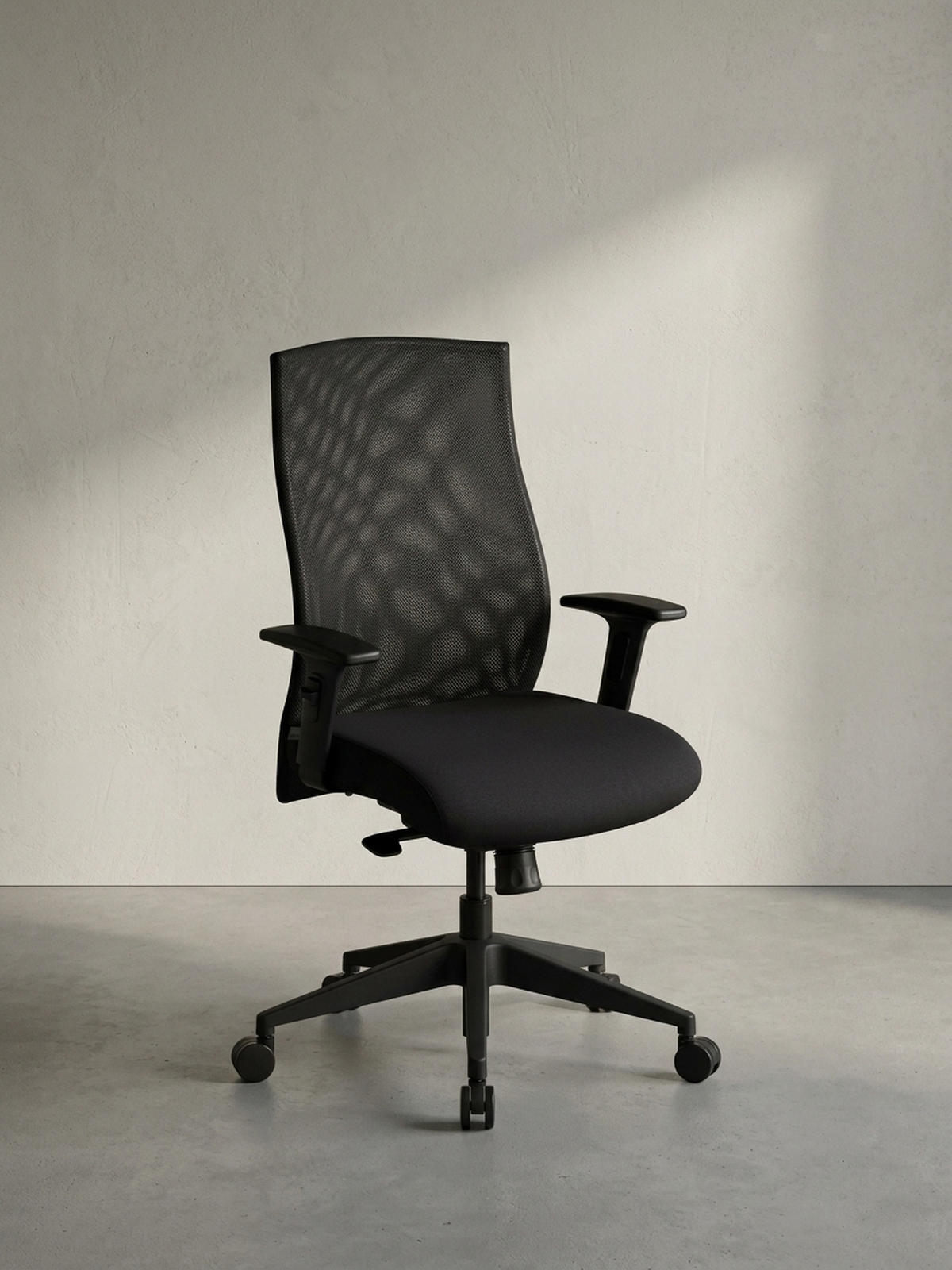 BÜROSTUHL Schwarz Netz mit 3-Punkt-Synchronmechanik, Nylonfuß und Teppichrollen PARMA - Schwarz, Textil (65/113/65cm) - KADIMA DESIGN