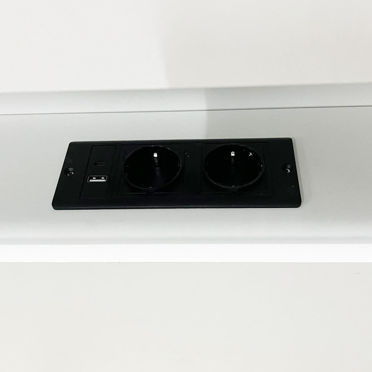 POSTEL 140/200 cm v bílé barvě s úložným prostorem, LED osvětlením a zásuvkami z dřeva - bílá, dřevo/kompozitní dřevo (140/200cm) - CHICFURN