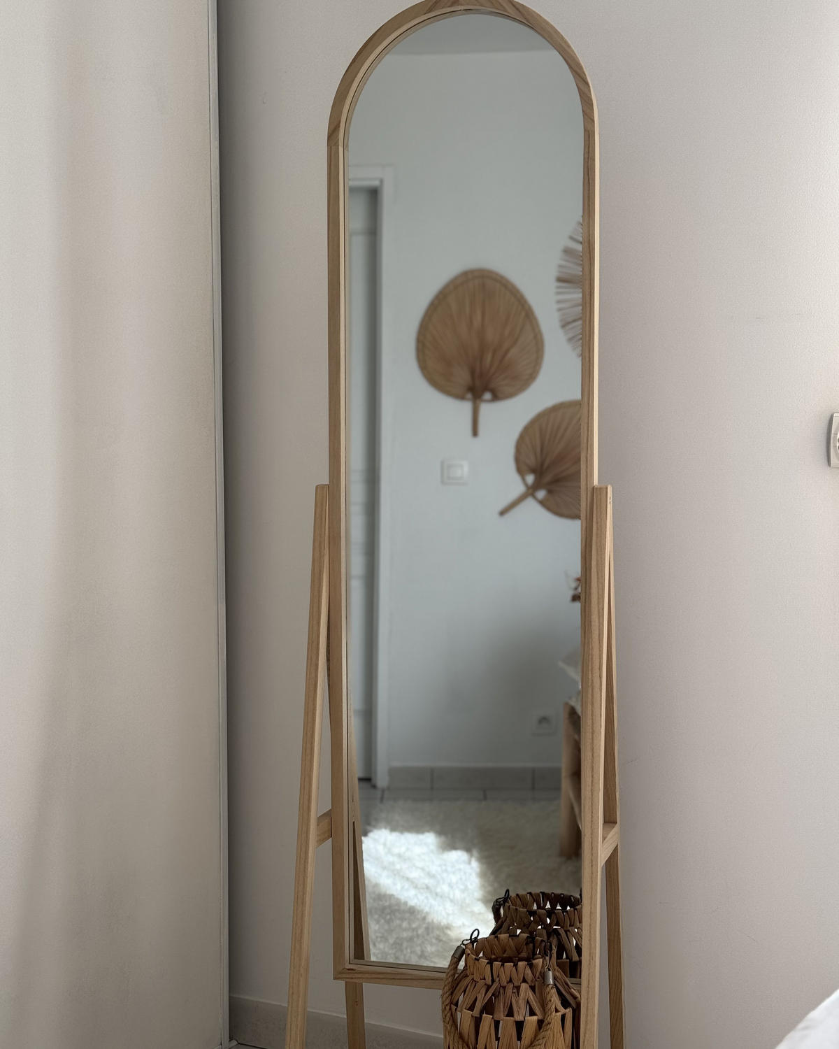 STEHSPIEGEL mit Ablage Holz hellbraun oval 39/170 cm Chambery - Hellbraun, Holz (39/170/57cm) - Beliani