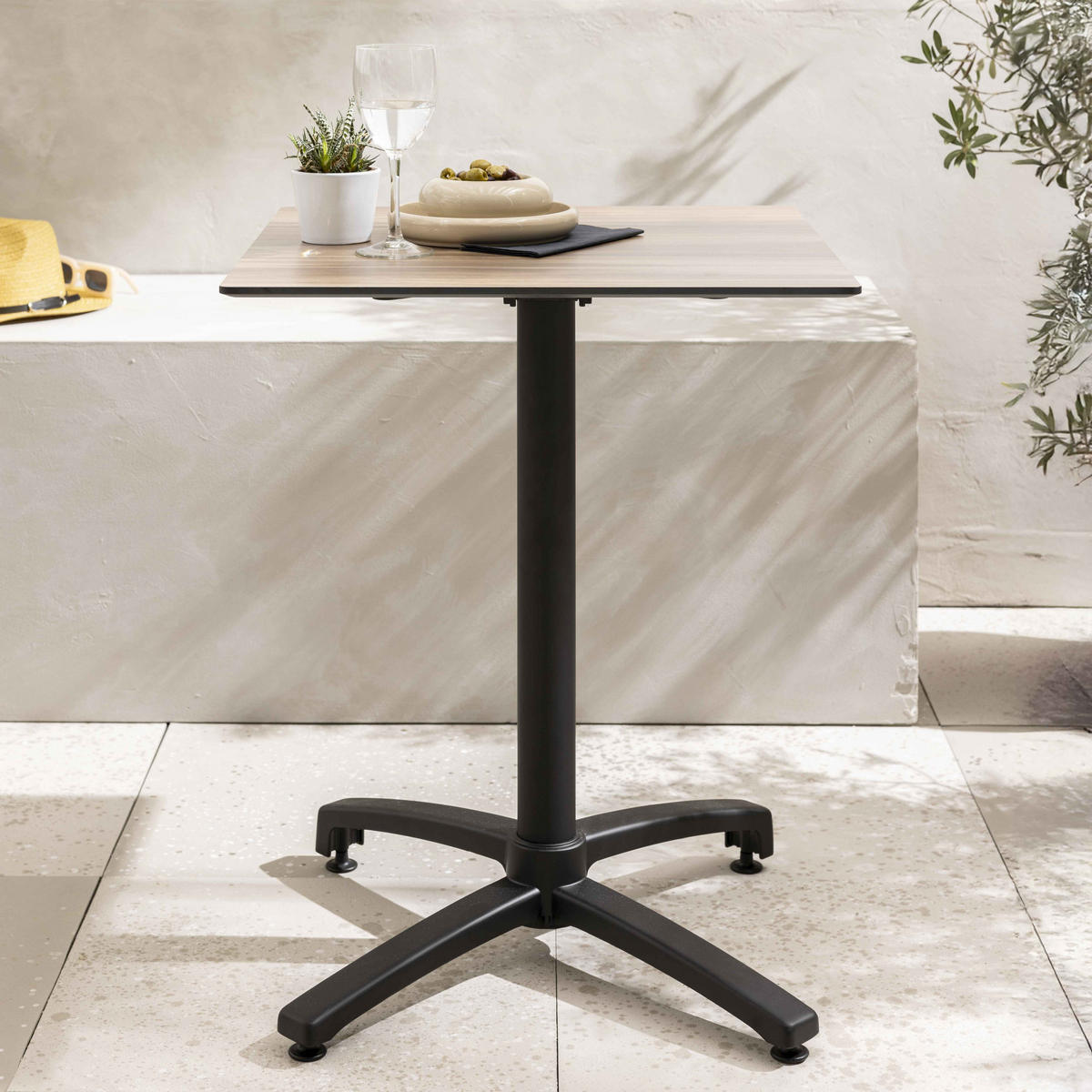 TERRASSENTISCH, Dunkeleiche - Braun, Holzwerkstoff (70/70/72cm) - Oviala