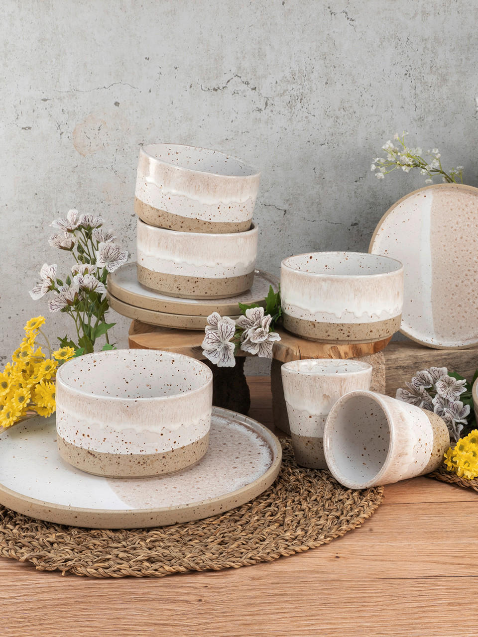 Geschirr von Creatable in beige weiß