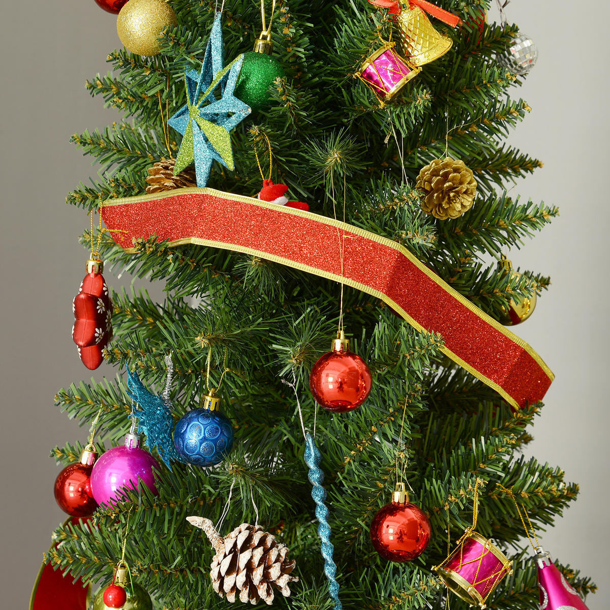 WEIHNACHTSBAUM 499 Spitzen Tannenbaum mit Kunststoffständer PVC Grün - Grün, Kunststoff (210cm) - HOMCOM
