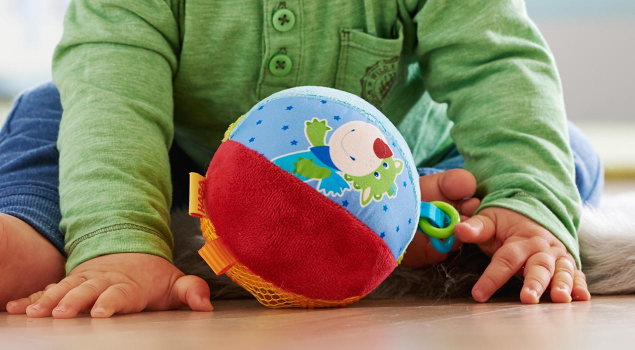 Motorikspielzeug Entdeckball Haba bunt Stoff