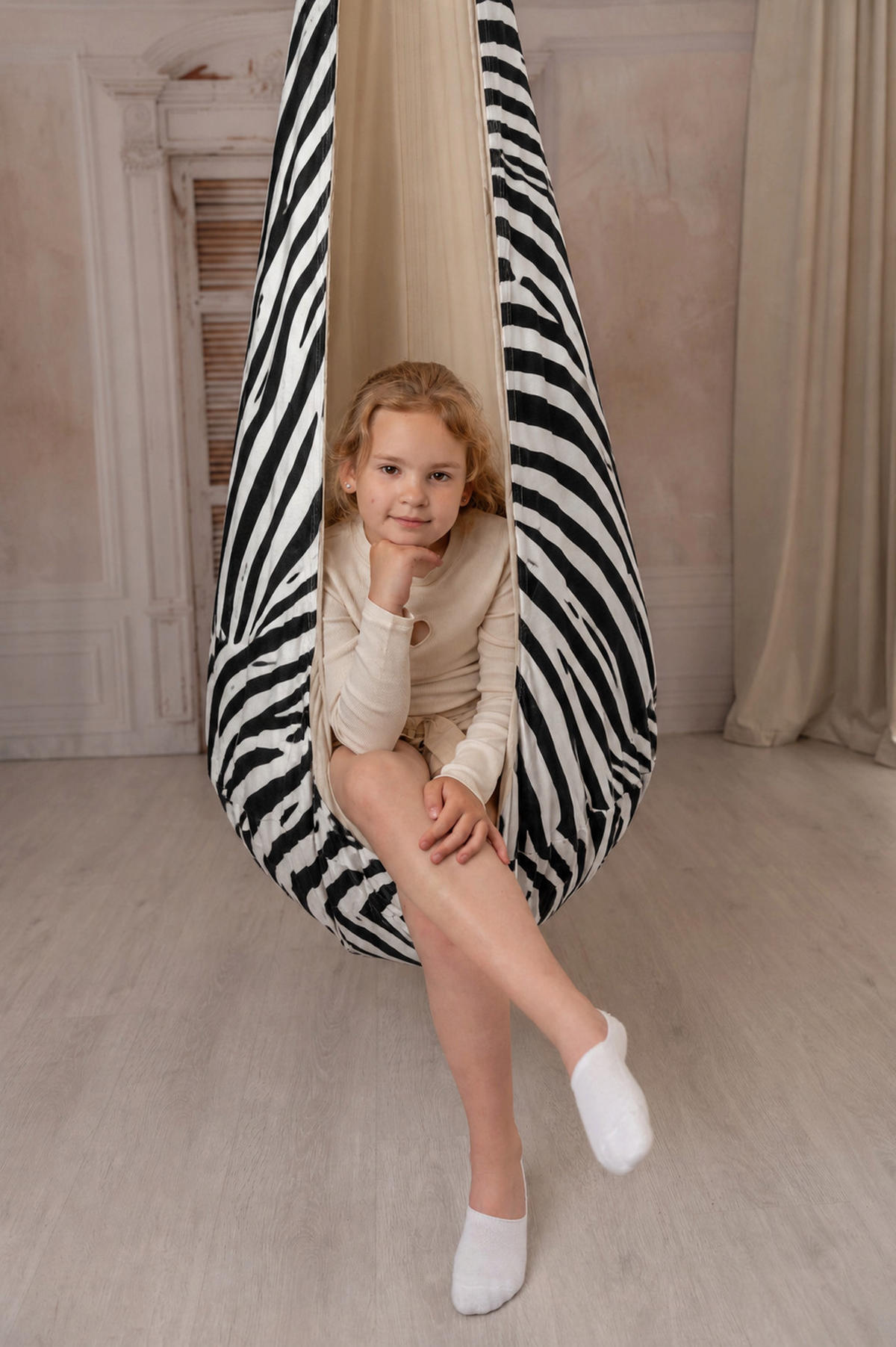 KINDER-HÄNGESESSEL XXL Zebra – weiche Cocoon-Schaukel zum Spielen und Entspannen - Weiß, Textil (85/180/85cm) - Bees & Blooms
