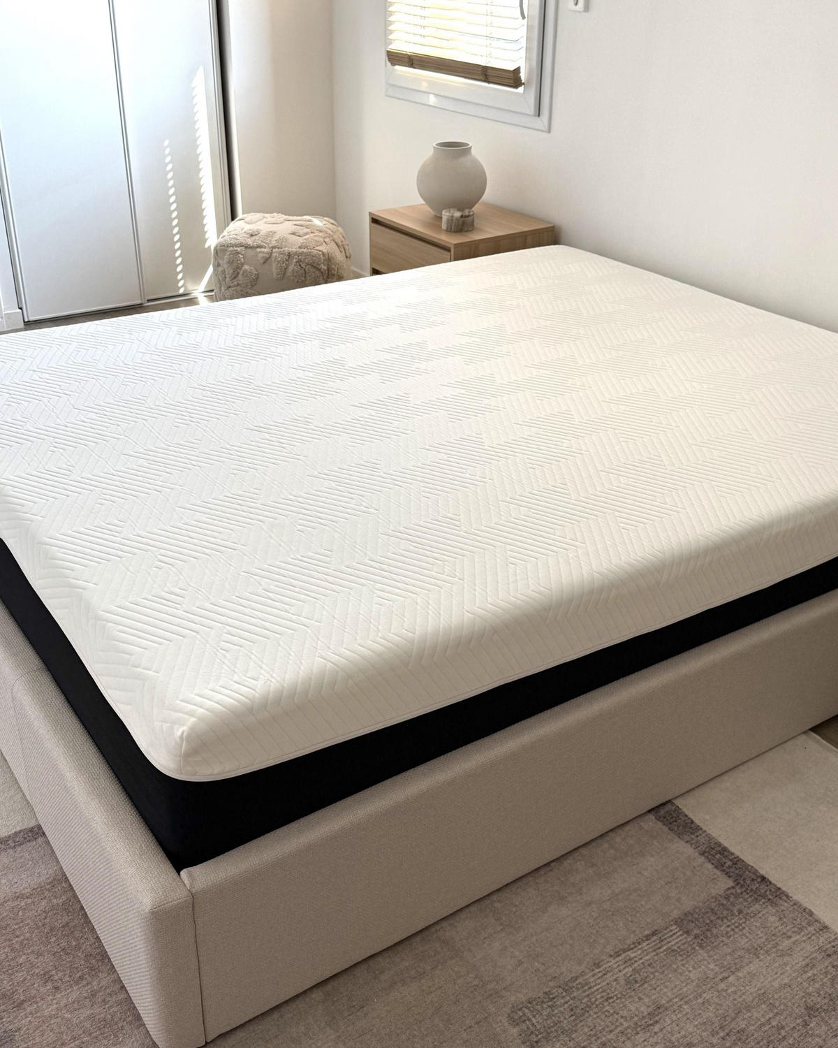 GELOVÁ matrace s paměťovou pěnou H2/3 Střední 160/200 cm Spongy - bílá, textil (160/200cm) - Beliani