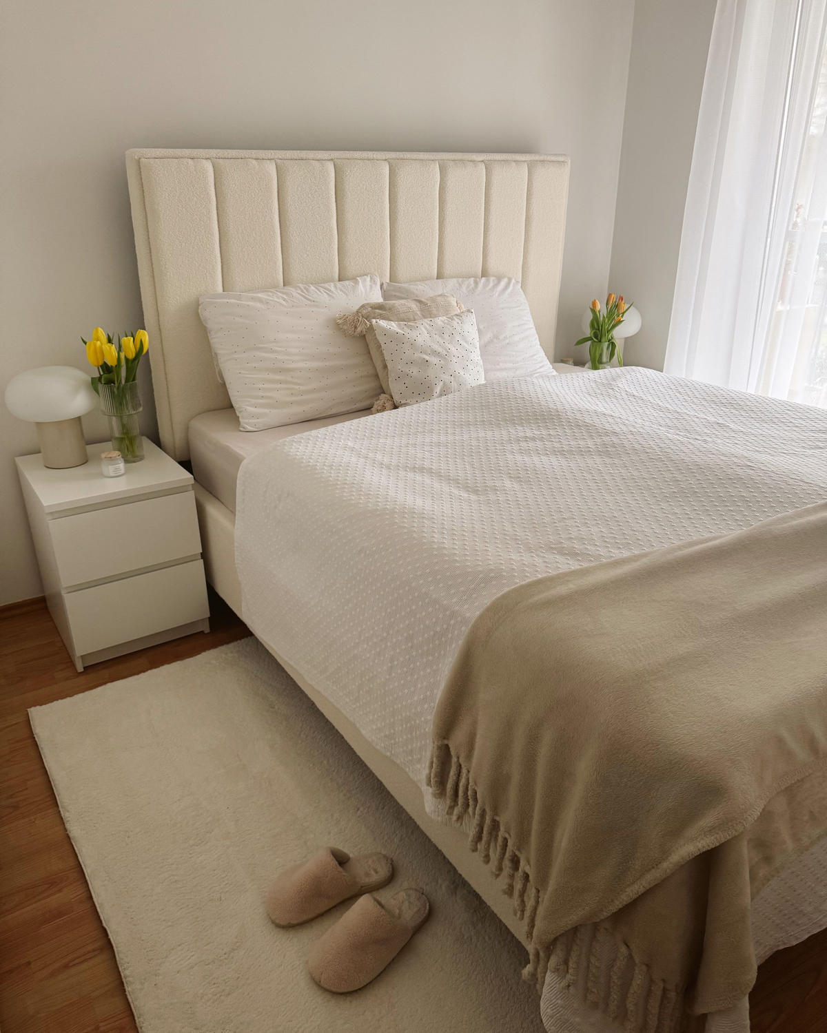 PAT cu spațiu de depozitare 160/200 cm alb crem Sezanne - alb/negru, material textil (160/200cm) - Beliani
