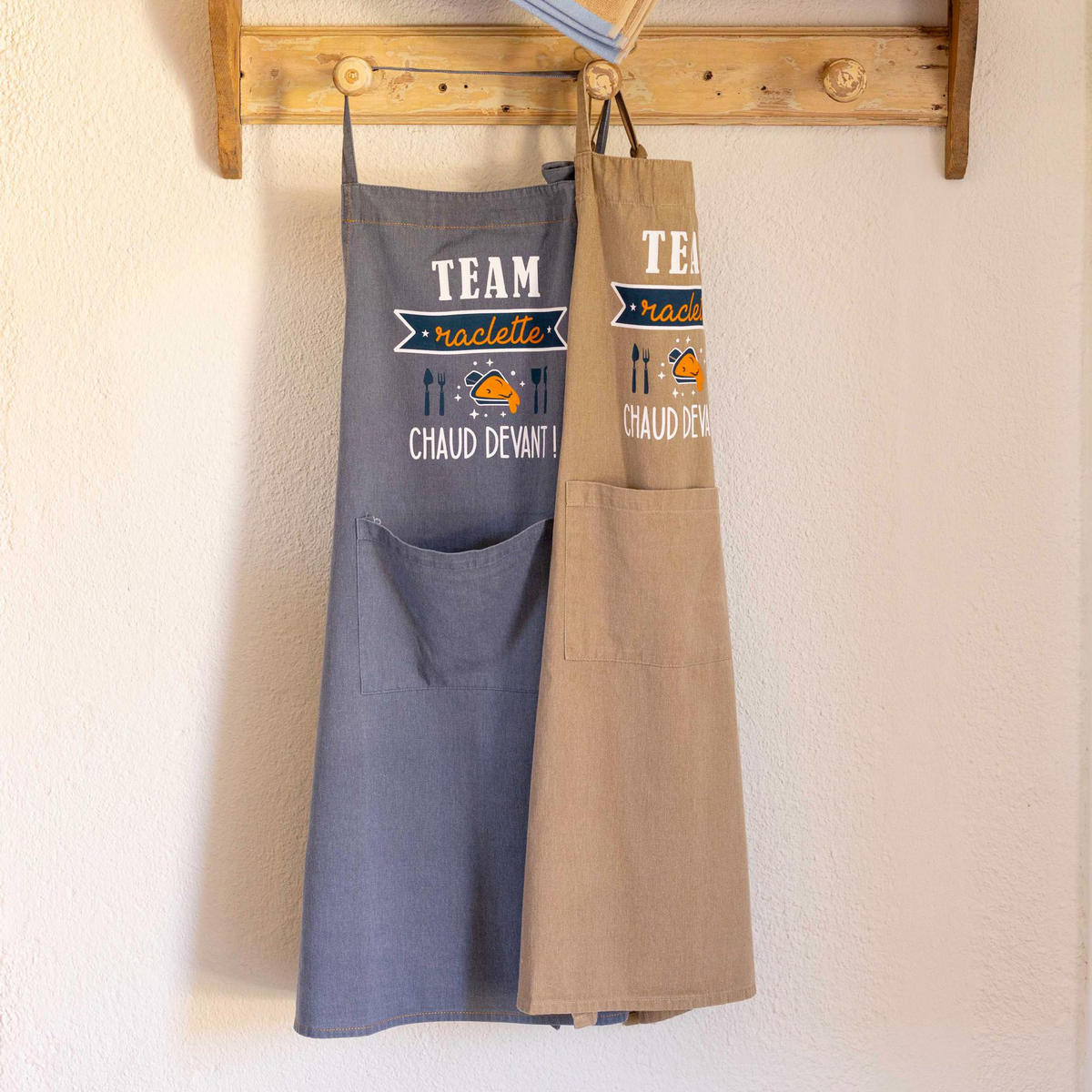 KÜCHENSCHÜRZE Team Raclette sandfarben 72 x 90 cm - Hellgelb, Textil (72/90cm) - Winkler
