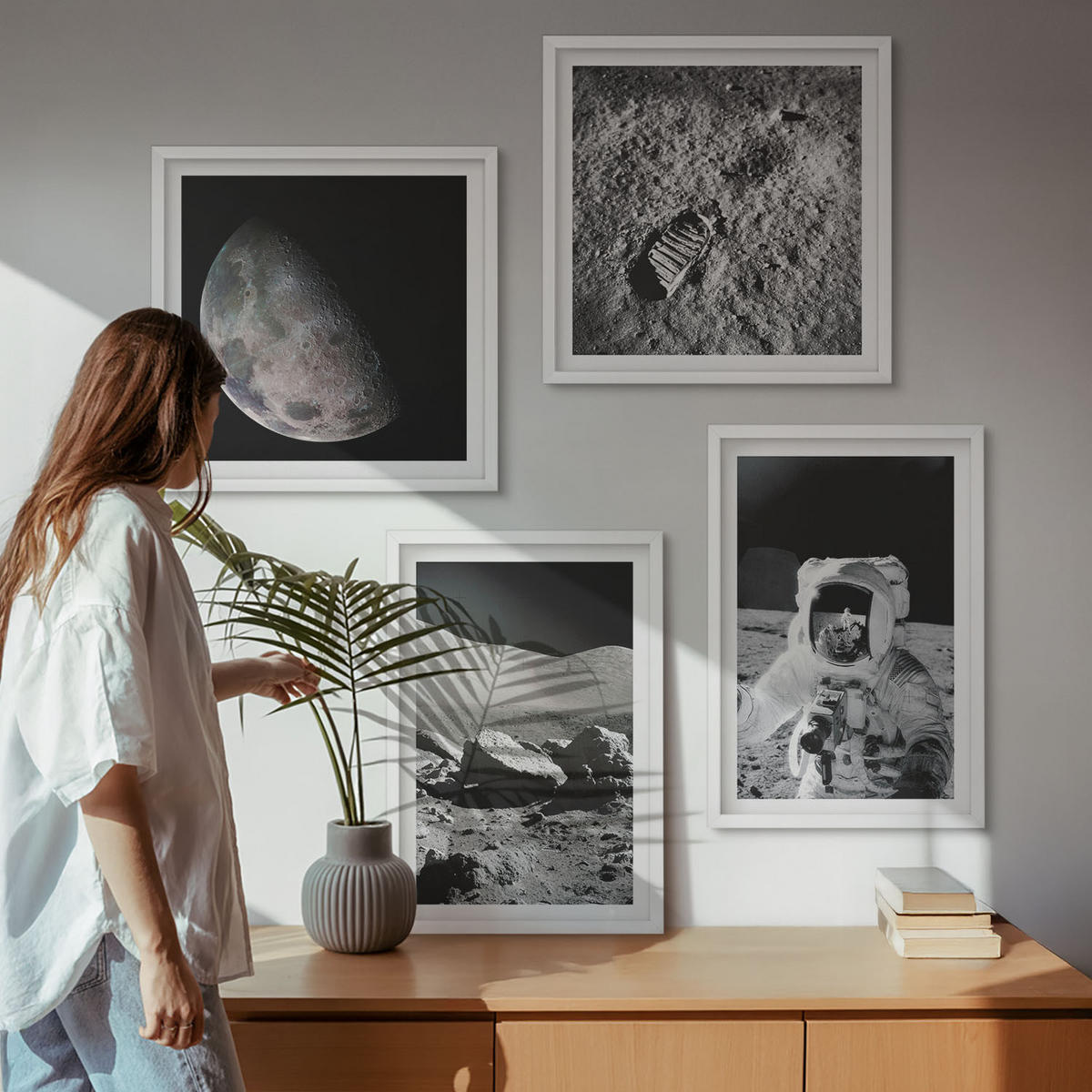 BILDER SET 4er Set - 50x50 cm & 40x60 cm Weißer Rahmen - Fußabdruck eines Astronauten auf dem Mond - Weiß, Kunststoff (50/50cm) - TULUP