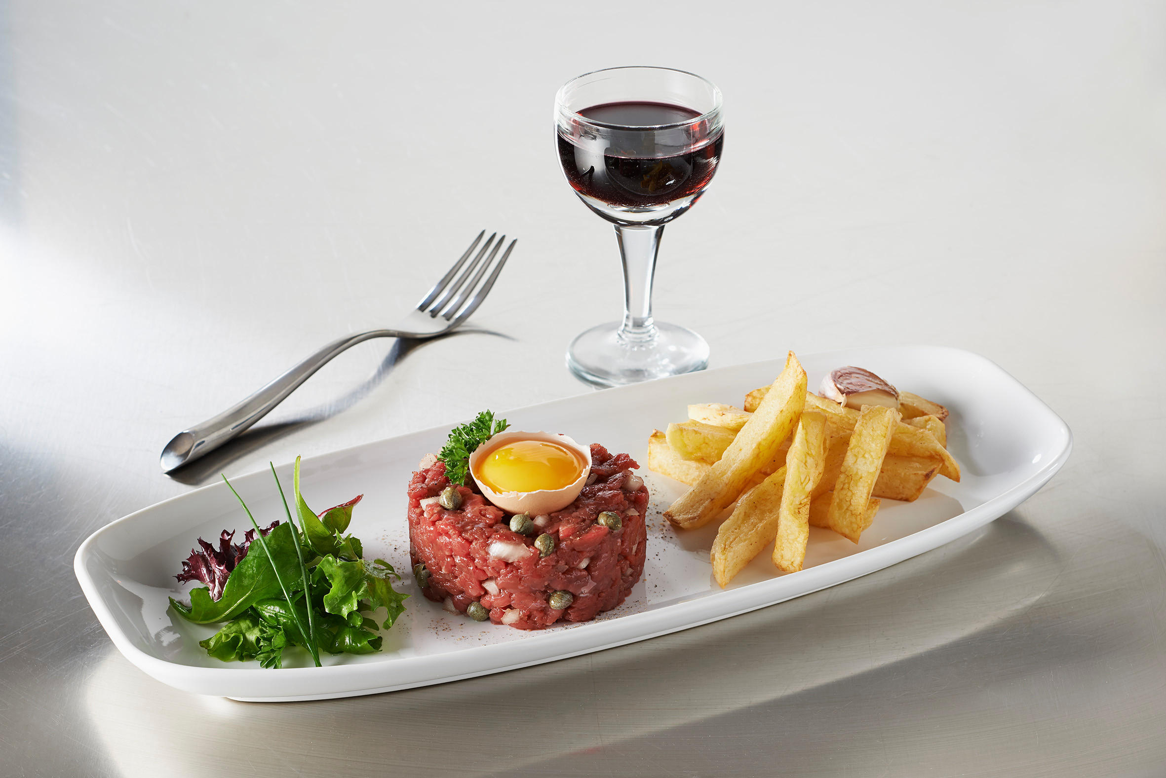 SERVIERPLATTE CLUB 36 cm x 15 cm Weiss - Weiß, Keramik (15/2.9/36cm) - Revol Porcelaine France