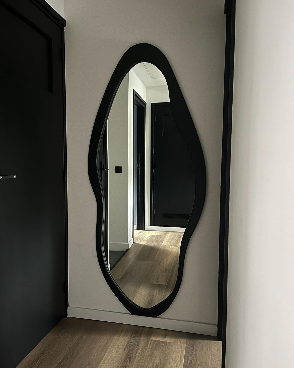 WANDSPIEGEL 80/180 cm Paulownia-Holz Schwarz Blet - Schwarz, Holz (80/180/3cm) - Beliani