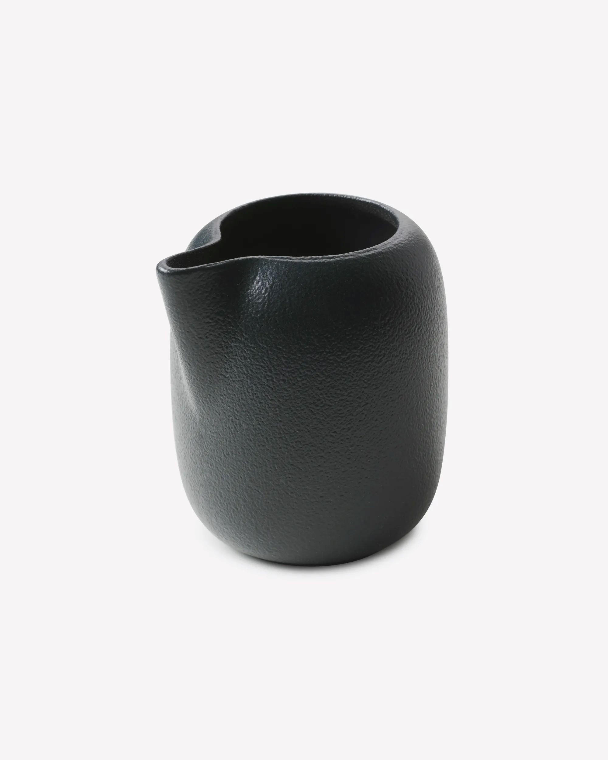 SAHNE - GIESSER EQUINOXE 120 ml in gusseisener optik - Schwarz, Keramik (0.12L) - Revol Porcelaine France