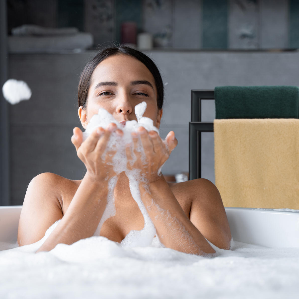 HANDTUCHSTÄNDER - Schwarz, Metall (49/81/20cm) - Relaxdays