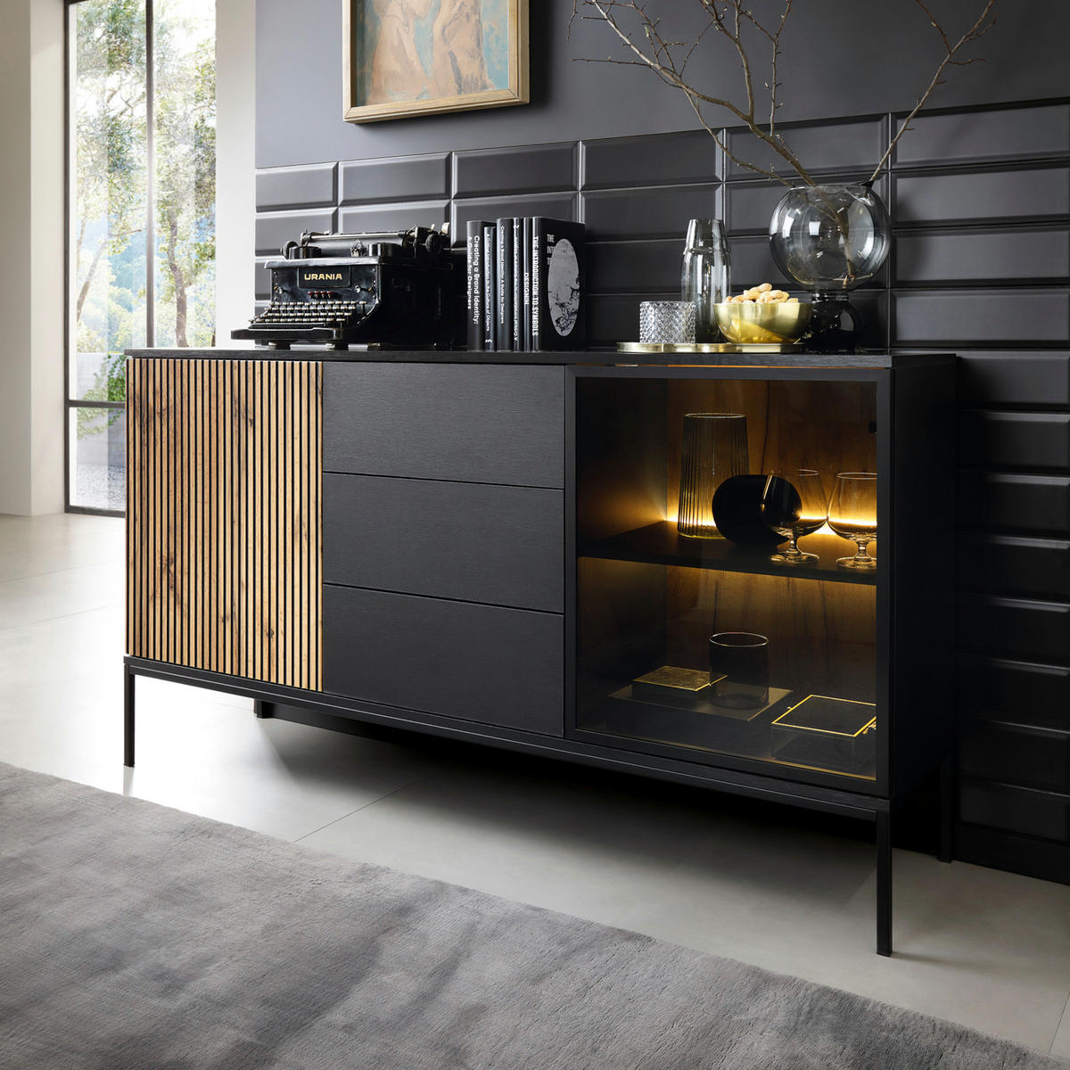 SIDEBOARD Laval KSZ154 – Eiche Wotan, Schwarz, mit Lamellen - Eichefarben/Eiche Wotan, Glas/Holzwerkstoff (154/83/39cm) - Komodee