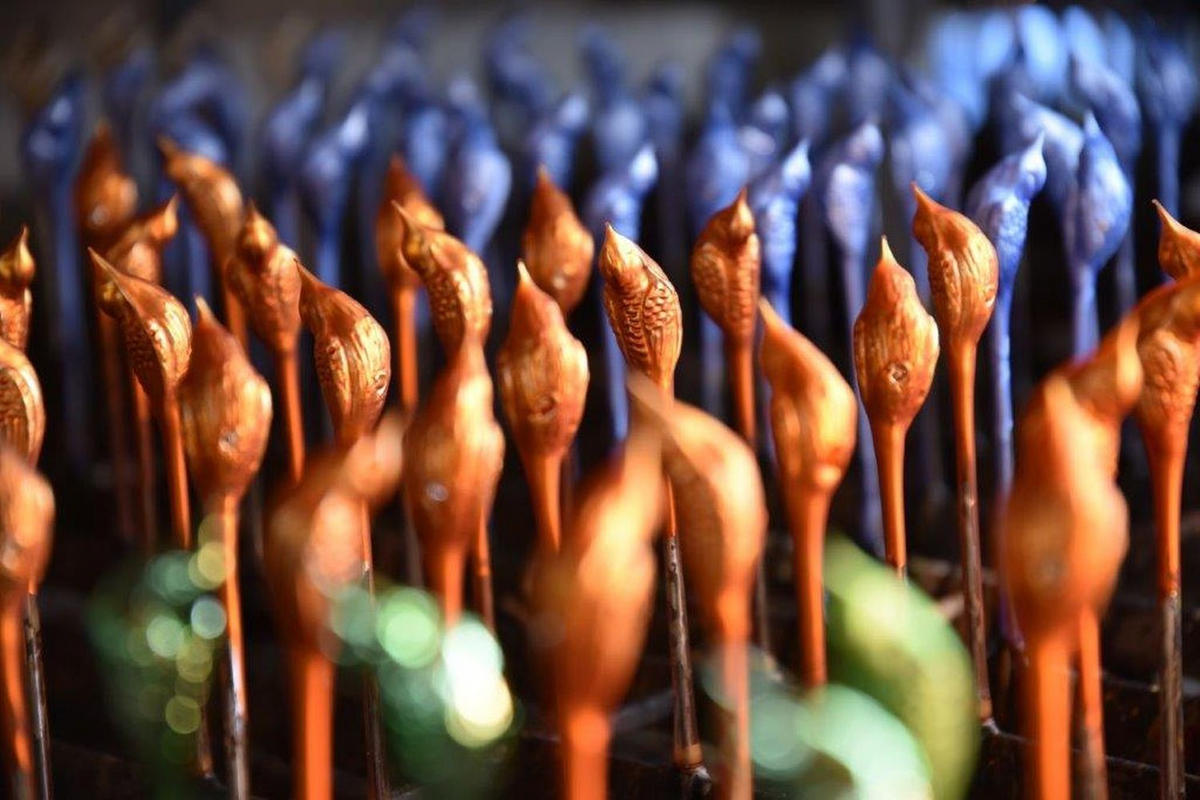 CHRISTBAUMSCHMUCK Engel mit Herzkette messinggold matt 9 cm - Multicolor, Metall (0.1/9/0.1cm)