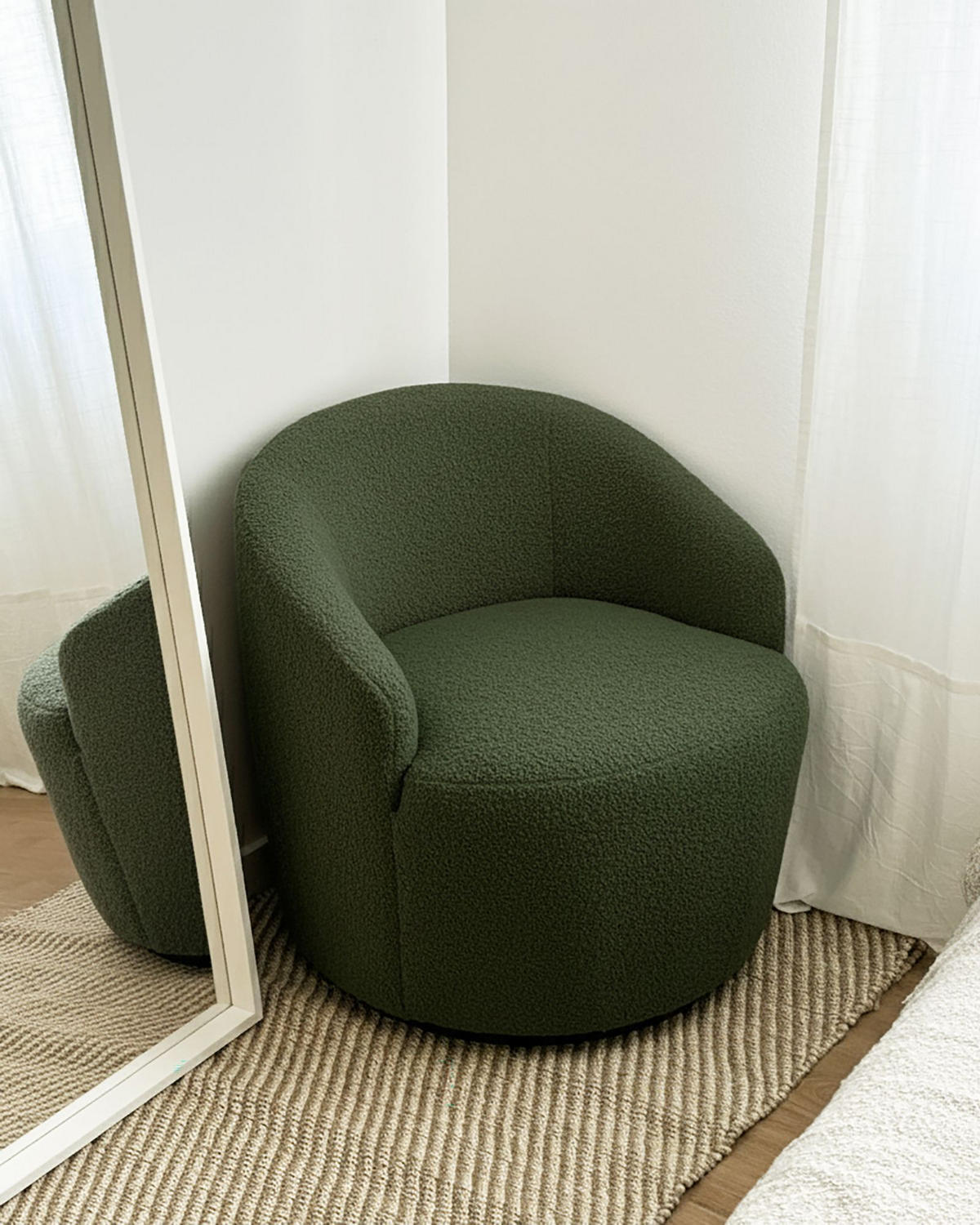 DREHSESSEL Bouclé Dunkelgrün Davik - Schwarz/Grün, Textil (62/67/63cm) - Beliani