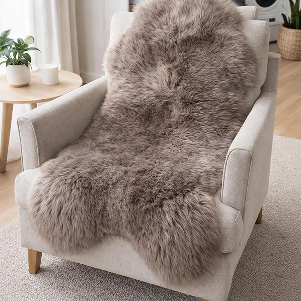 SCHAFFELL Premium Lammfell Natur ungeschoren weiche Wolle Taupe dyed ca. 105 cm - Taupe, Fell (55/105cm) - Provellus