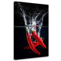 LEINWANDBILD, Rote Chilischoten fallen vor schwarzem Hintergrund ins Wasser. - Rot, Textil (40/60cm) - Feeby