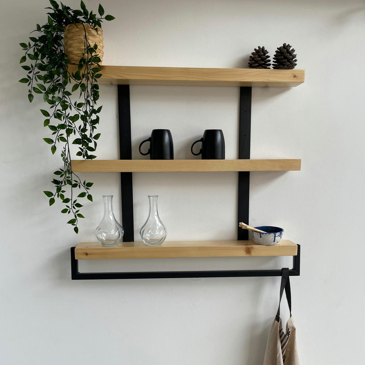 WANDREGAL Nykøbing - Naturfarben, Holz (79/67.5/8.5cm) - [en.casa]