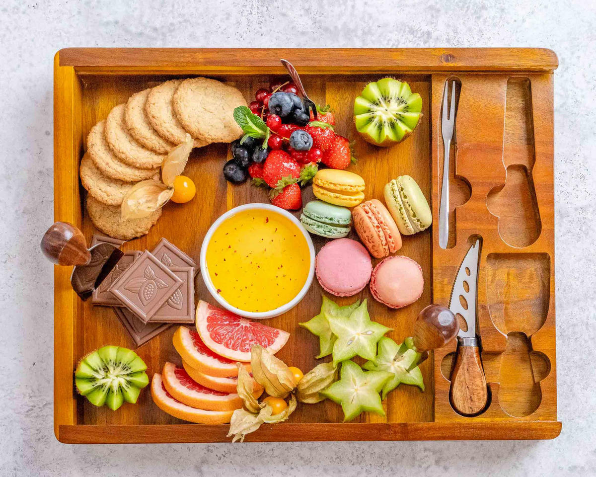 KÄSEBRETT mit Käsemesser Set 30x38cm (Akazienholz) - Beige, Holz (30/38cm) - BlauKe