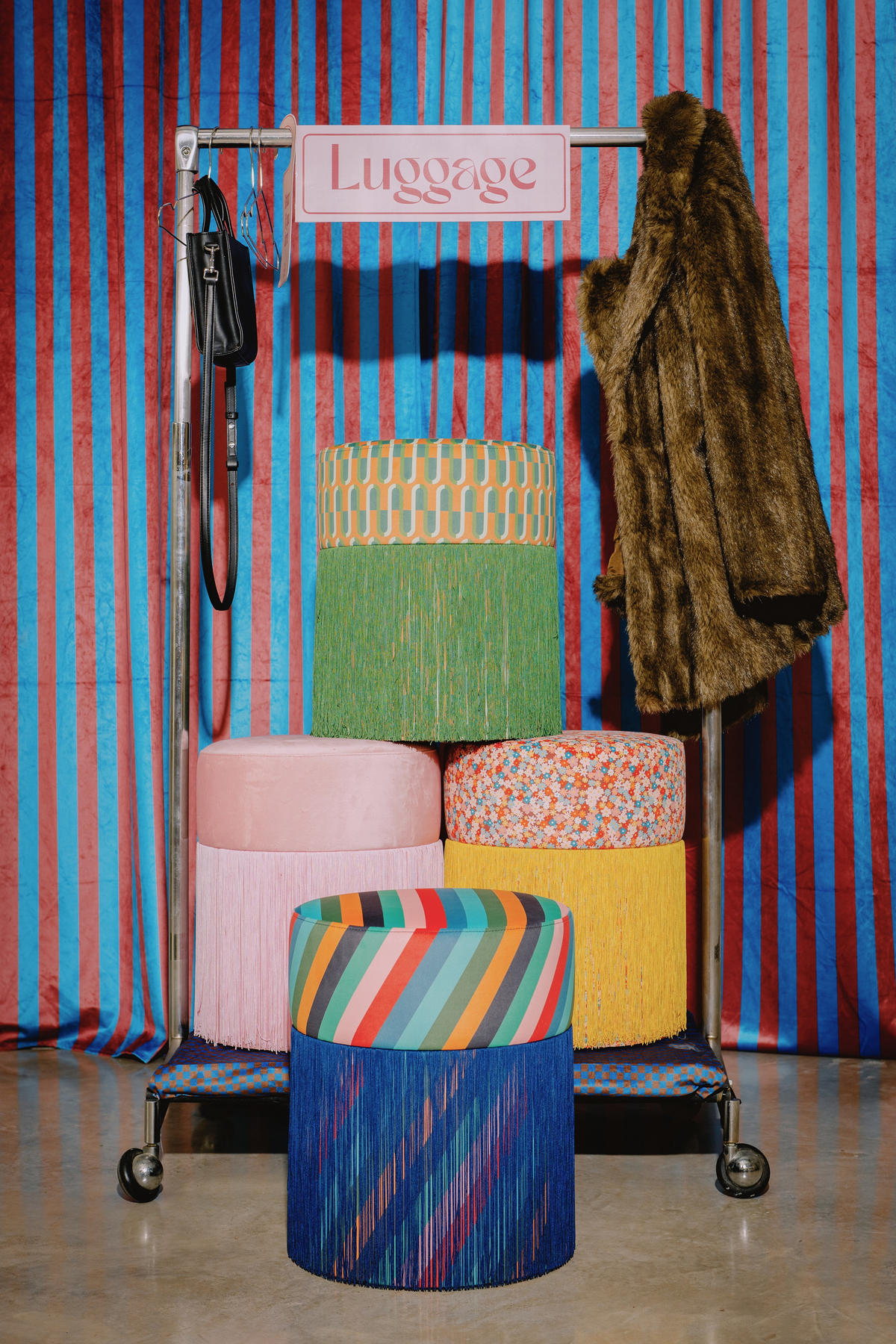 POUF aus Samt OTTOMANE - Grün, Textil (35/45/35cm) - RNT By Really Nice Things