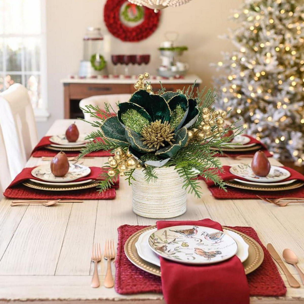 KUNSTPFLANZE Weihnachtsarrangement Magnolie im Keramiktopf mit Tannenzweig und Kugeln Dunkelgrün - Multicolor, Keramik (26cm)