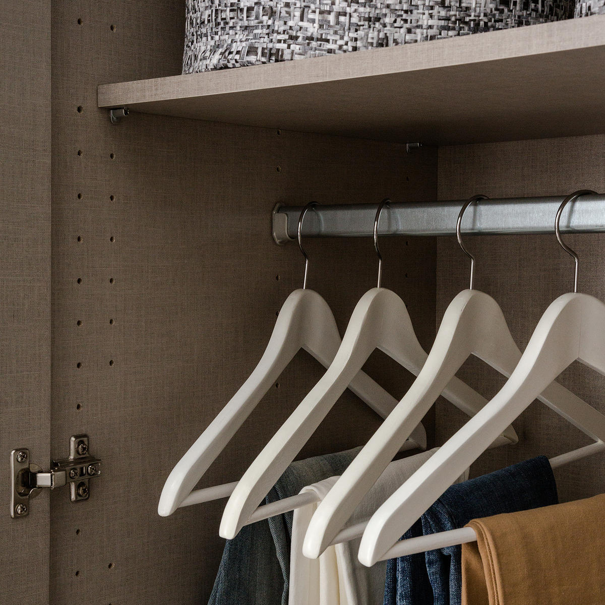 DREHTÜRENSCHRANK - Weiß Hochglanz/Weiß, Holzwerkstoff (226/210/54cm) - home24